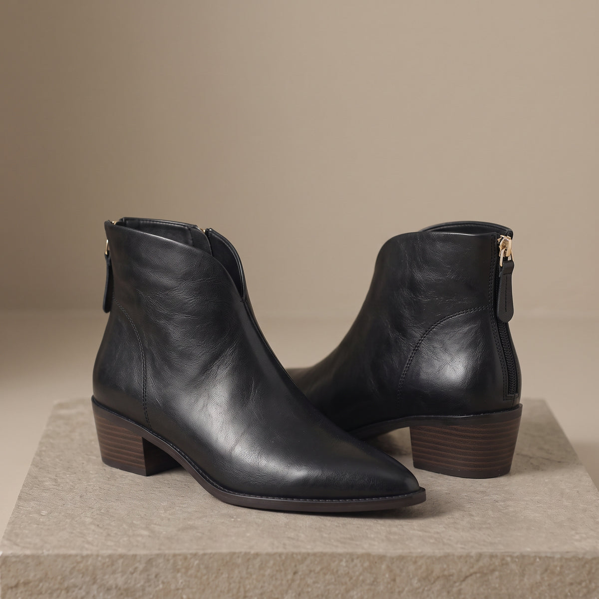 ArtisanDeepV-CutLeatherAnkleBoots