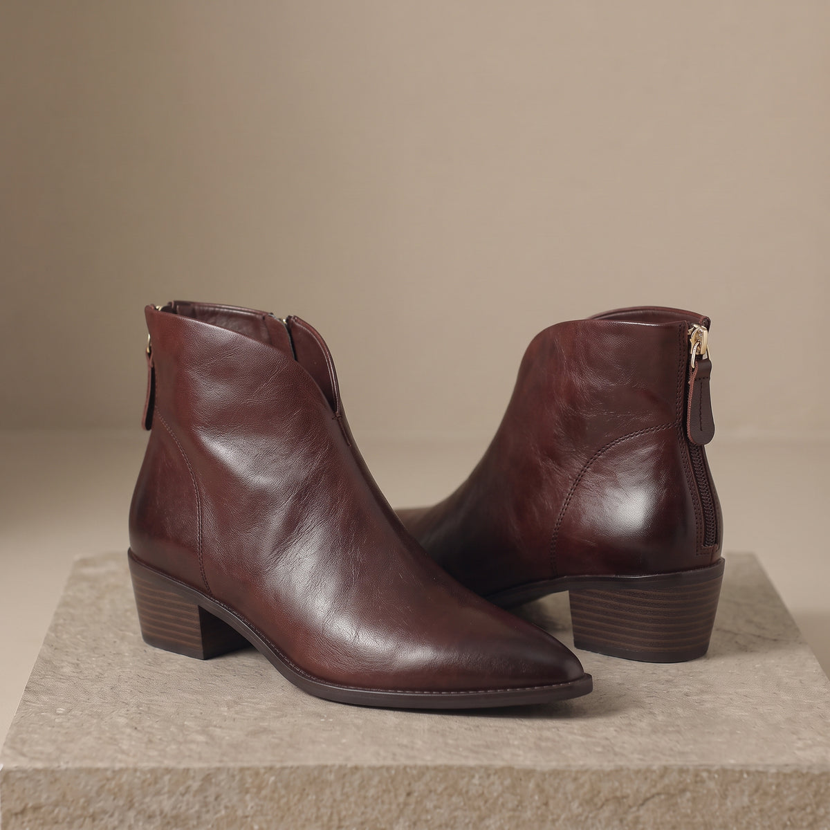 ArtisanDeepV-CutLeatherAnkleBootsbrown